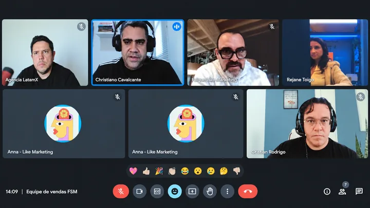 Reunión del equipo de ventas FSM por videollamada.